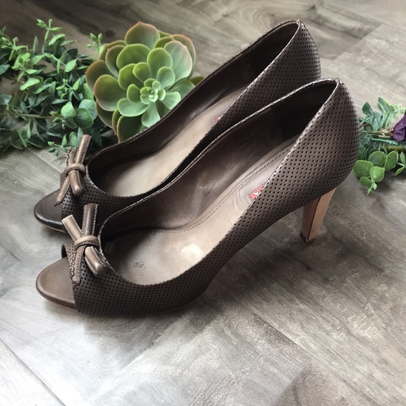 PRADA Bow Pumps size 41 - Picture 2 of 9